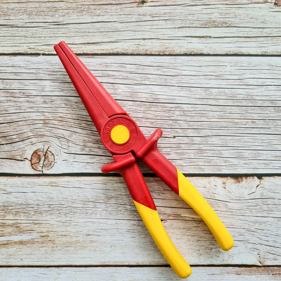 Knipex 98 62 02 Kìm Nhựa Mũi Nhọn Cách Điện 1000 Volt Chống Đoản Mạch